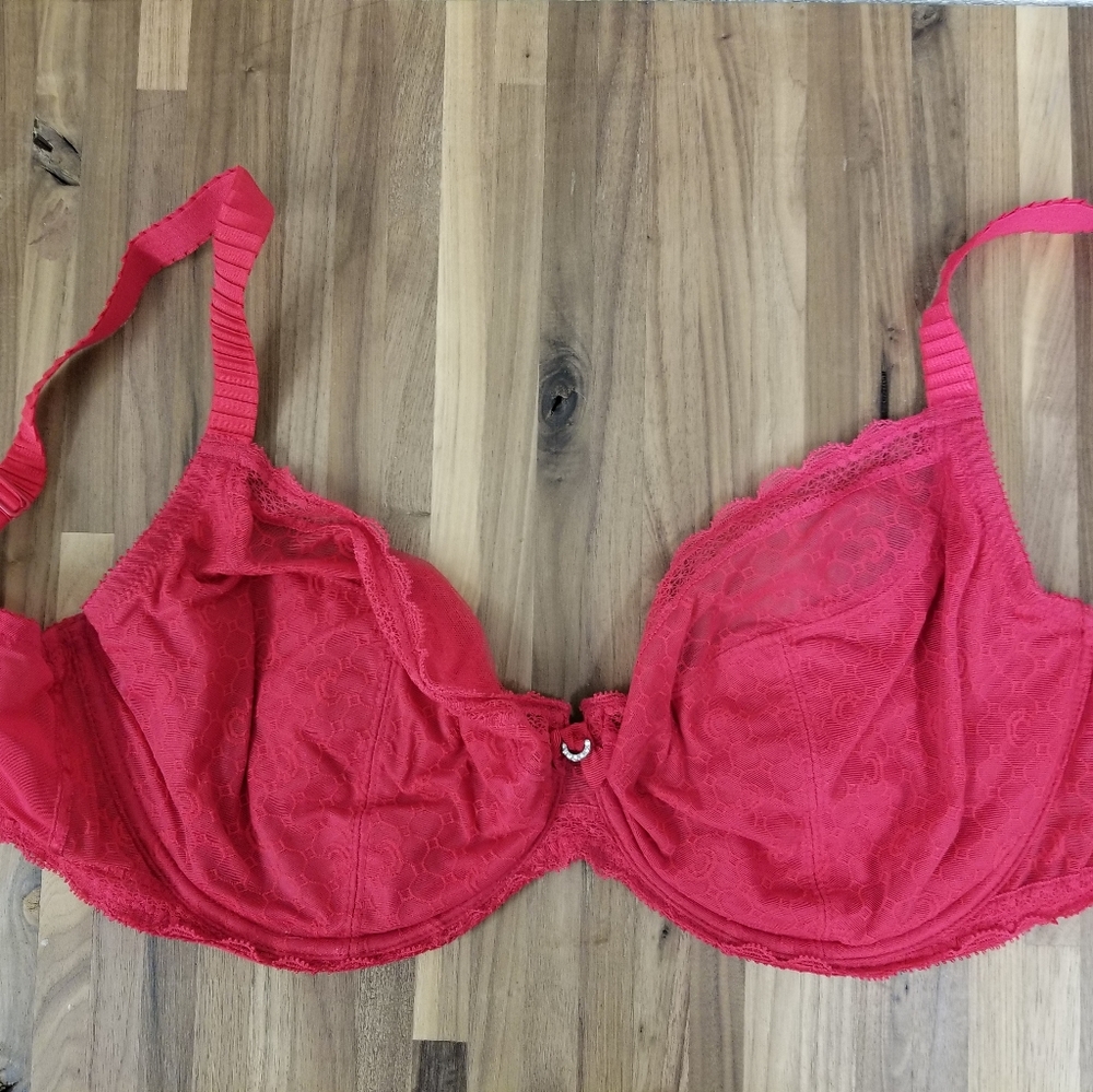 34H chantelle crisp tag c chic unlined   So Hot!